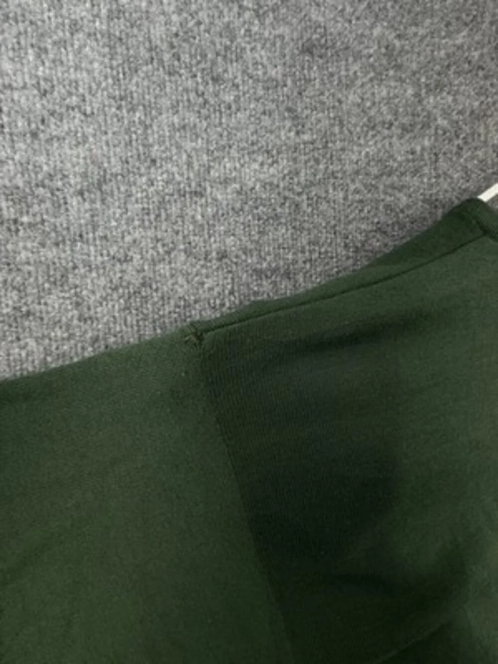 Burberry Long Sleeve Pullover V-Neck Green 9 Mens Logo Sweater Solid Knit Adult